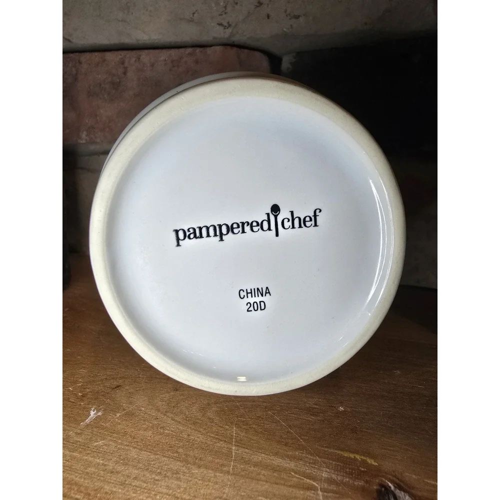 Pampered Chef Ceramic Egg Cooker 1529 White with Silicone Sleeve Microwaveable